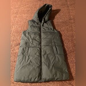 Bernardo women’s long puffer vest oversized size small Dusty blue brand new